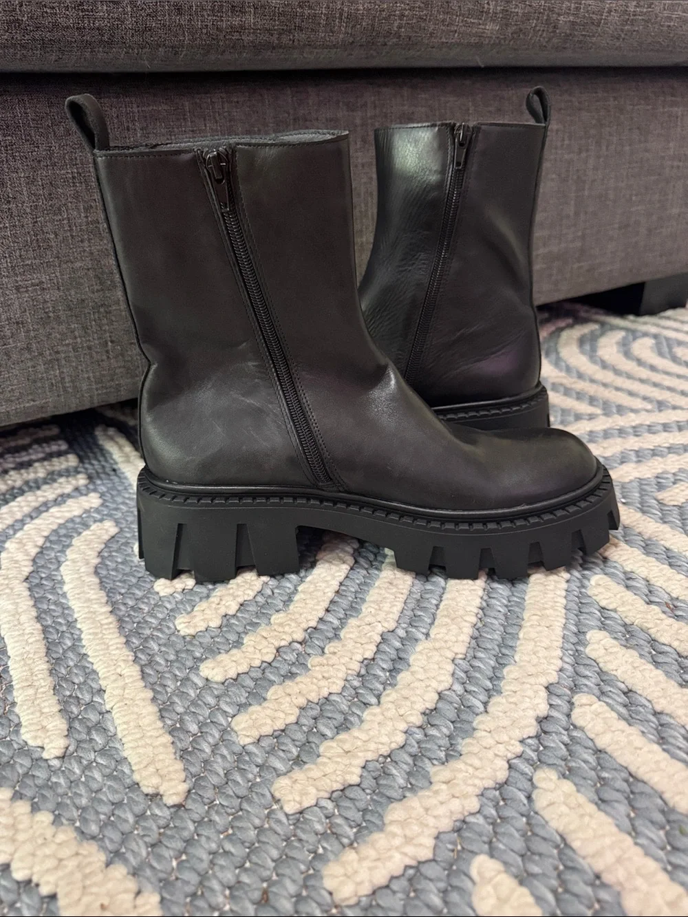 Steve Madden Sameera Black Leather Chunky Lug Sole Moto Boots Size 9